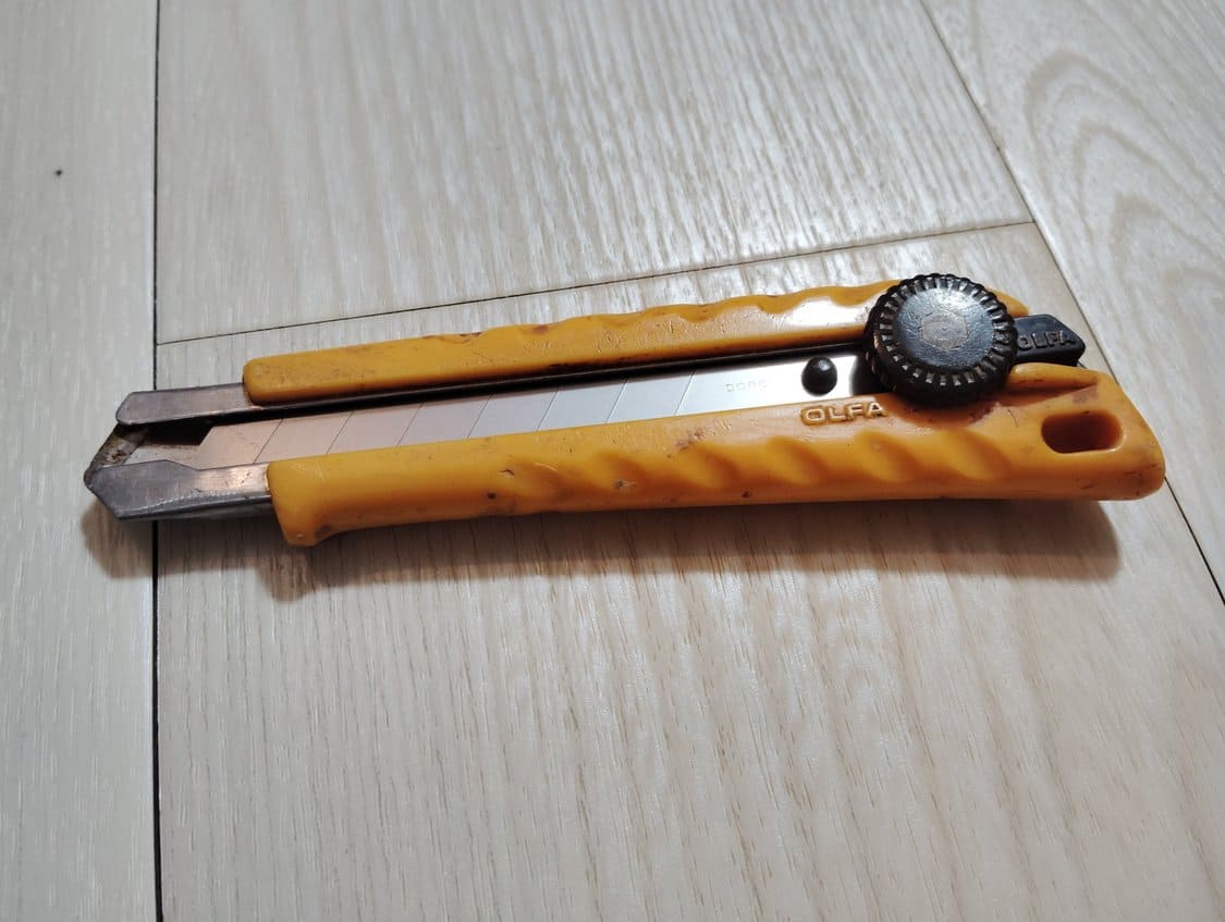 26年間愛用した職人のOLFAカッター 